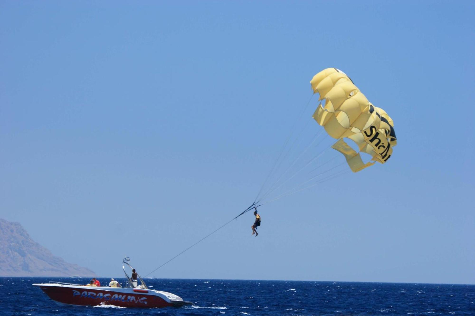 Sultan Gardens Resort Sharm El Sheikh Екстериор снимка Parasailing in Crete, Greece
