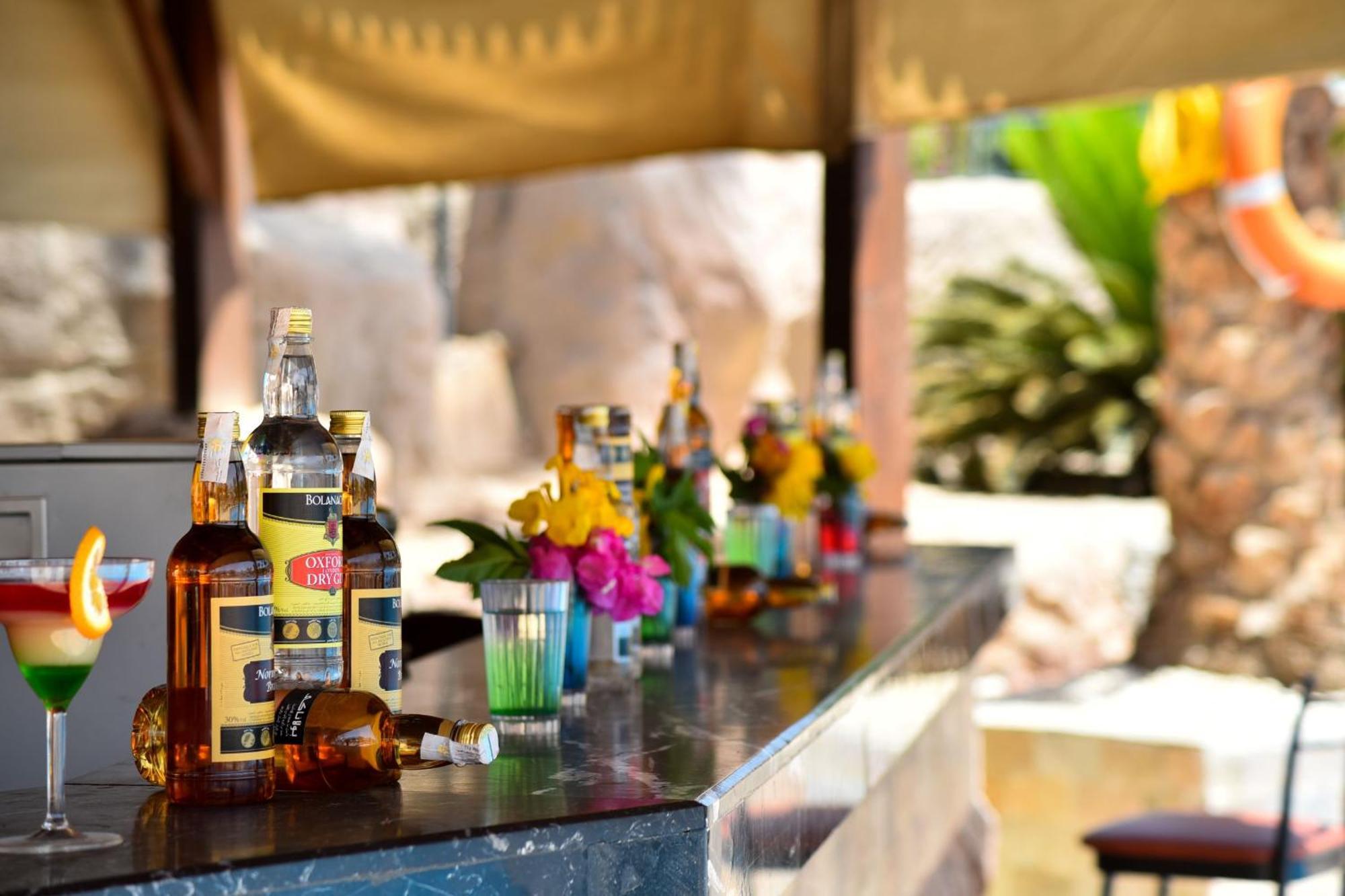 Sultan Gardens Resort Sharm El Sheikh Екстериор снимка A bar at a resort