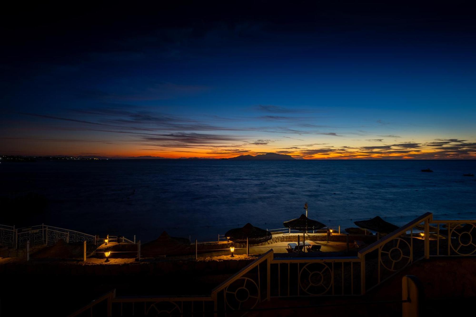 Sultan Gardens Resort Sharm El Sheikh Екстериор снимка Sunset at the beach